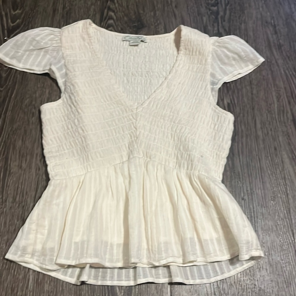 Brand: American EagleAmerican Eagle
V-Neck Smocked Babydoll Blouse in Cream